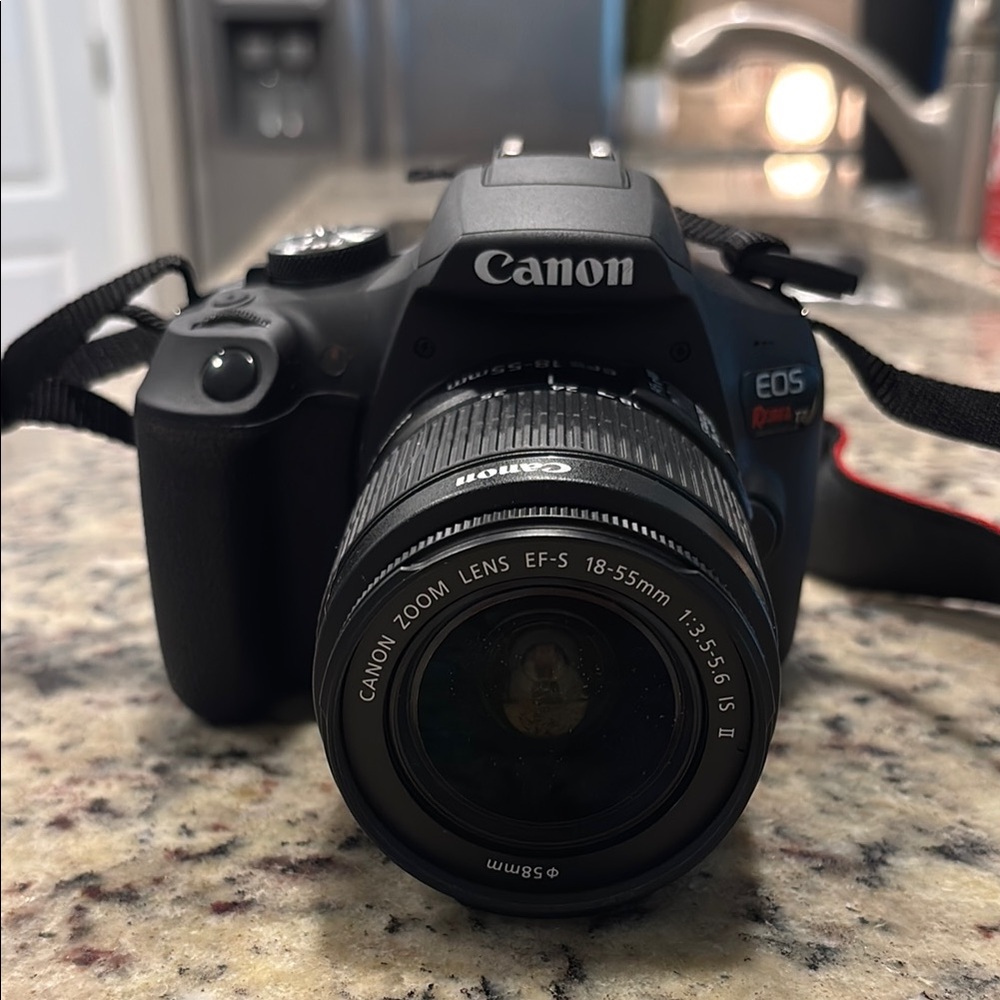 Canon EOS Rebel T7 18-55mm